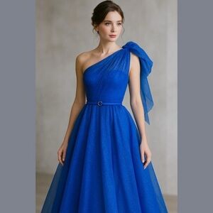 Women’s one shoulder Glitter Organza Ball Gown junior SZ 7/8